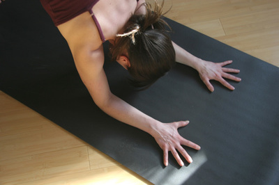 picture close up of forearms on the yoga mat in dolphin pose